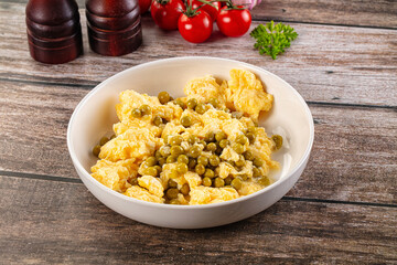Scrambled egg omelet with green peas