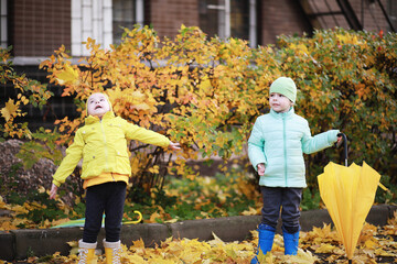 Children walk in the autumn park