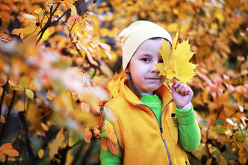 Children walk in the autumn park