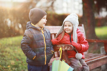 Fototapeta premium Children walk in the autumn park
