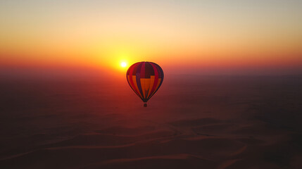 Obraz premium Experiencing the peace of a hot air balloon ride over the desert at sunset, mid-journey 