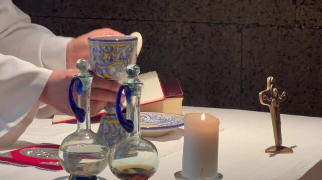 Jesus in life, it is his service that accompanies each Eucharist, in the consecration the promise of God that really remained in the bread and wine, with the love.