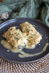 homemade chicken stuffed with spinach with sauce recipe