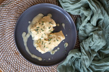 homemade chicken stuffed with spinach with sauce recipe