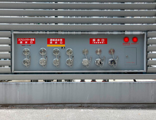 消防設備（連結送水管、採水口、スプリンクラー設備送水口）