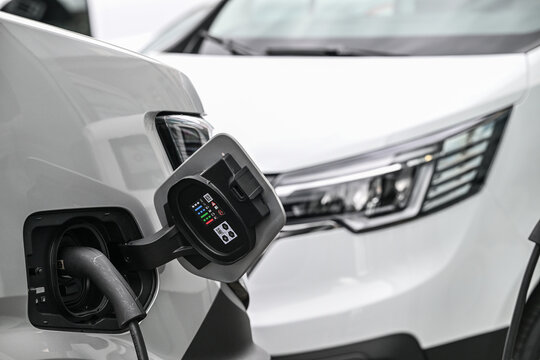 Borne recharge camionnette electrique fourgon vehicule