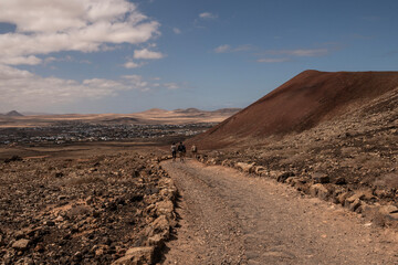 Sendero hacia el Calderón Hondo desde Montaña Colorada, en Lajares, Fuerteventura