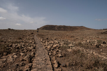 Subida al borde del Calderón Hondo, paisaje volcánico en La Oliva, Fuerteventura