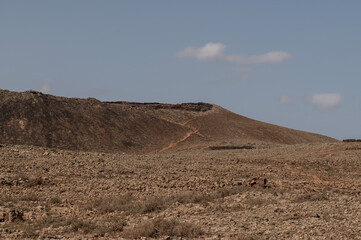 Subida al borde del Calderón Hondo, paisaje volcánico en La Oliva, Fuerteventura