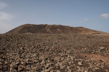 Subida al borde del Calderón Hondo, paisaje volcánico en La Oliva, Fuerteventura
