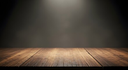 mesa de madera vacía con humo flotante sobre fondo oscuro