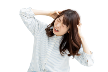 頭を抱えて困る女性（背景透過PNG）