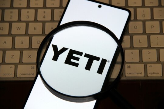 YETI - Fabrica produtos de lazer para o consumidor, incluindo coolers port&aacute;teis, acess&oacute;rios, garrafas de &aacute;gua, canecas t&eacute;rmicas, mochilas, cadeiras dobr&aacute;veis, etc.