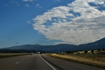 Naklejka premium road in the mountains