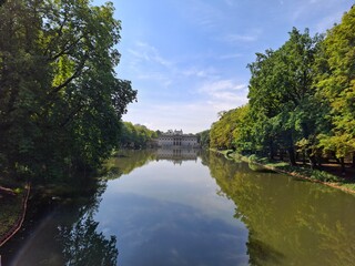 Fototapeta premium House near the lake in the royal garden in Warsaw