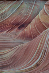 Obraz premium The Wave in Vermilion Cliffs, USA, showcases surreal sandstone formations with wave-like patterns and rich colors, carved by wind and water over millions of years. Iconic geologic wonder.