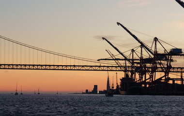 Obraz premium Port at Sunset