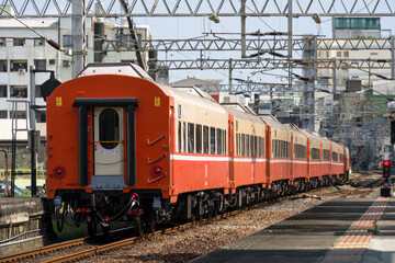 「莒光号」の客車です　台湾の客車急行列車として走ります