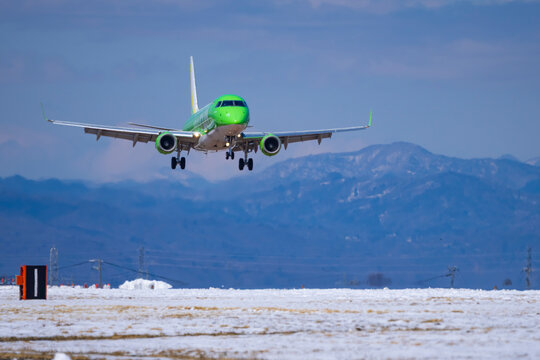 長野県松本市　冬の松本空港