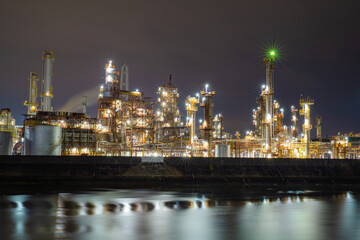 Naklejka premium 三重県四日市市 四日市コンビナートの風景