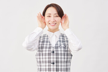 女性　事務員　聞くジェスチャー　白背景