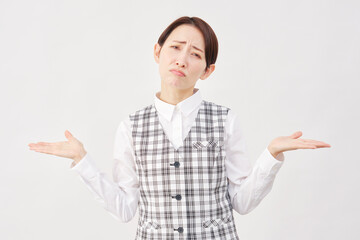 女性　事務員　お手上げのジェスチャー　白背景　カメラ目線