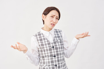 女性　事務員　お手上げのジェスチャー　白背景