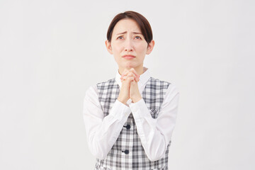 女性　事務員　懇願する　白背景