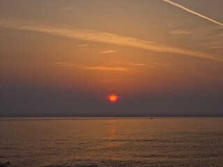 Early dawn, sea horizon sunrise, beautiful natural sunrise dawn seascape background, Yeongdeok sea, South Korea - 동트는 새벽, 바다 수평선 해돋이, 아름다운 자연의 일출 새벽 바다 풍경 배경, 영덕 바다, 한국