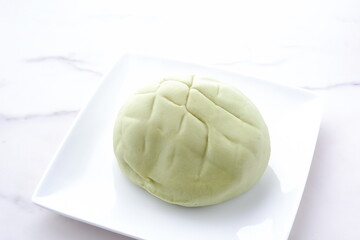 メロンの甘い香りが食欲をそそる、おいしそうなメロンパン
