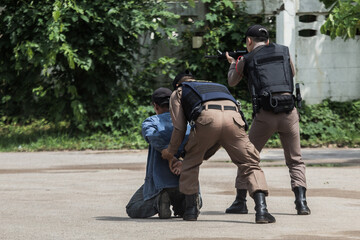 "Police Catch the Culprit",Police steel handcuffs,Police arrested,Professional police officer has to be very strong,Officer Arresting.