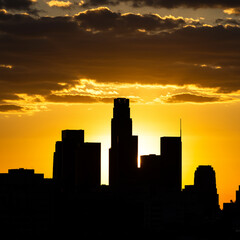 Naklejka premium Los Angeles urban skyline in silhouette at sunset