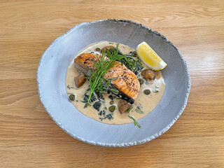 Salmon steak in creamy white wine sauce 
