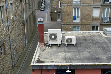 Ville de Saint-Malo, intramuros - toit plat et climatiseurs