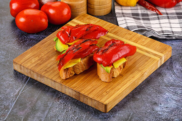 Bruschetta with avocado and grilled pepper