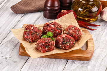 Raw beef meatballs for cooking