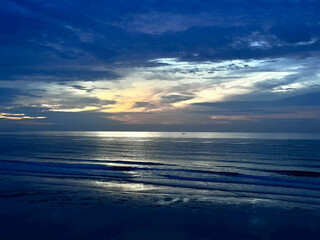 Obraz premium sunset over the sea