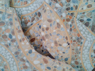 Old broken wall tiles. Repair, renovation, removal of old finishes.