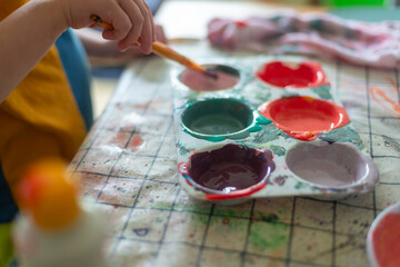 Paint palette mixing colours oaints kids activities creativity hands paintbrush 