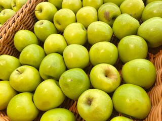 apples in a basket