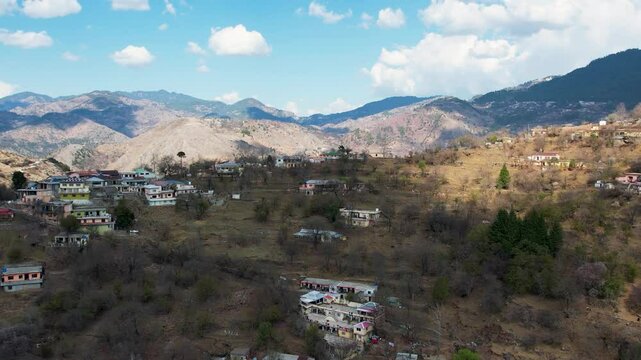 Scattered homes and farmland dot the slopes of Murree&rsquo;s mountain landscape. Murree, Pakistan
