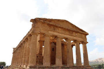Fototapeta premium Temple of Concordia in the Valley of the Temples in Agrigento, Sicily, Italy