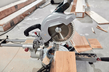 Circular saw for cutting laminate hardwood floor.