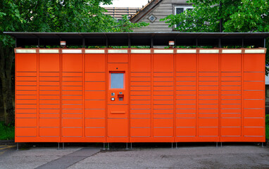 Postal terminal for automatic delivery of parcels.