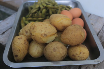 Edamame, eggs and potatoes that have been boiled are placed in one container and will be processed...