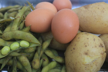 Edamame, eggs and potatoes that have been boiled are placed in one container and will be processed...
