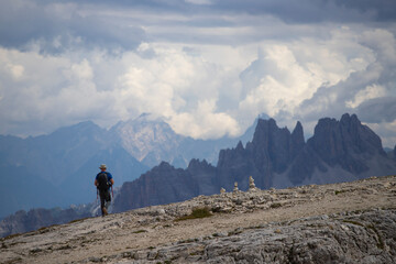 Obraz premium Hiker enjoys the view from Lagazuoi mountain over the italian Dolomites.