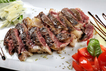 polpette hamburger tagliata di carne filetto con rucola e pomodorini pollo e spiedini 