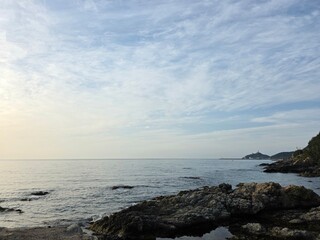 Obraz premium Blue sky and blue sea meet horizon, clear and clean seascape, beautiful coastal natural landscape background, Yeongdeok, South Korea - 푸른 하늘과 푸른 바다가 맞닿은 수평선, 맑고 깨끗한 바다 풍경, 아름다운 해안가 자연 경관 배경, 영덕, 한국