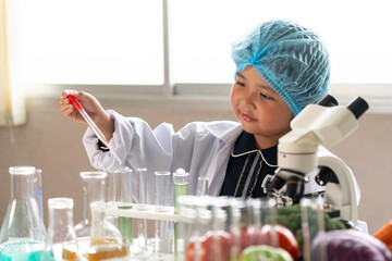 Little Scientist Experiments with Chemical Mixing For young children to learn the basics of science, experiment with careers.